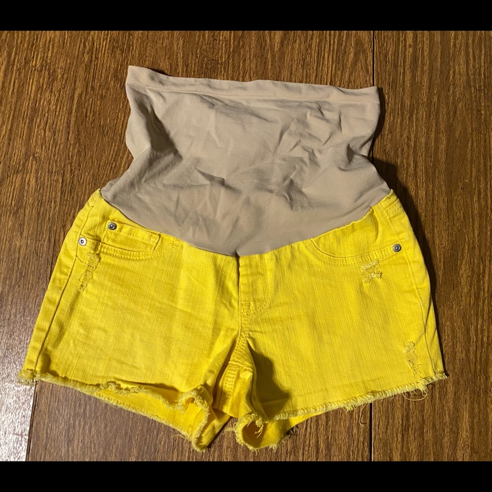 A Pea in the Pod Yellow denim shorts size S